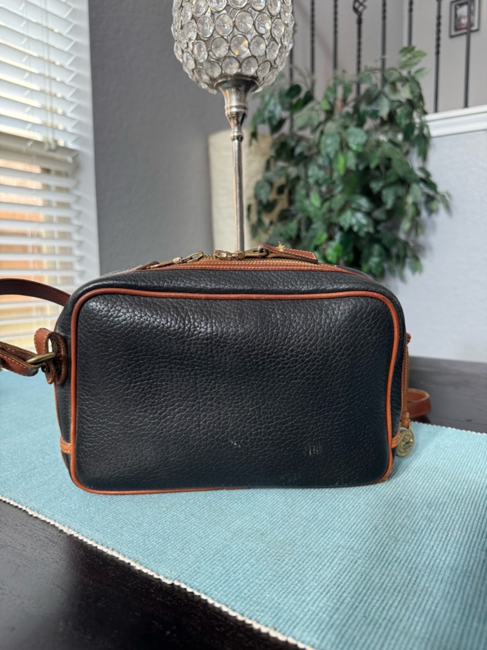 Vintage Dooney & Bourke Black Pebbled Leather Crossbody Bag - Picture 10 of 12